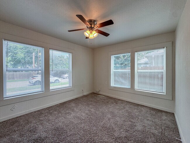 Building Photo - 609 Amarillo St