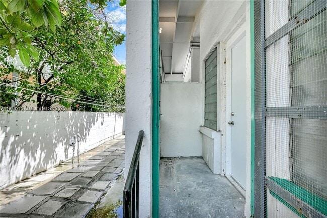 Building Photo - 641 10th St