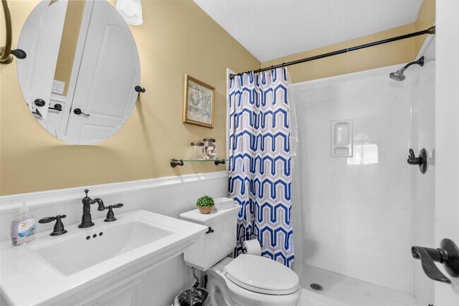 Building Photo - 1890E Auburn Ln