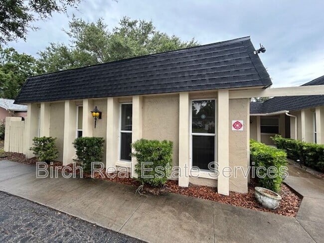 Building Photo - 1840 East Dr