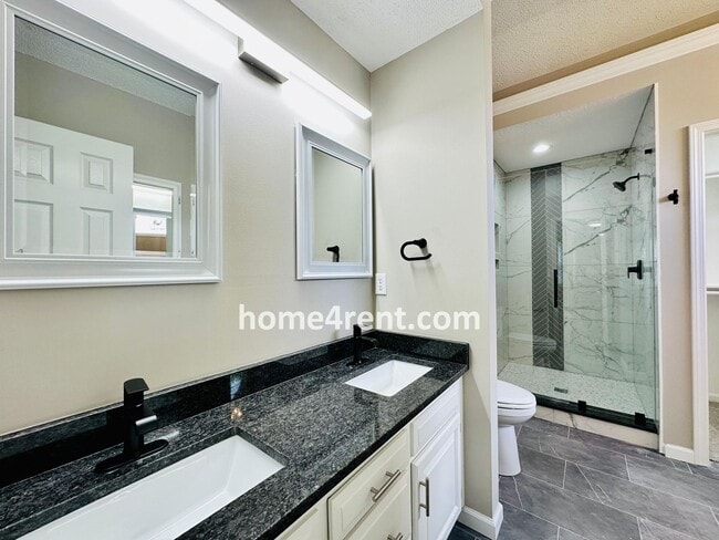 Building Photo - Wonderful Belton Home w/ Wood Floors, Finished Basement and Fenced Yard!