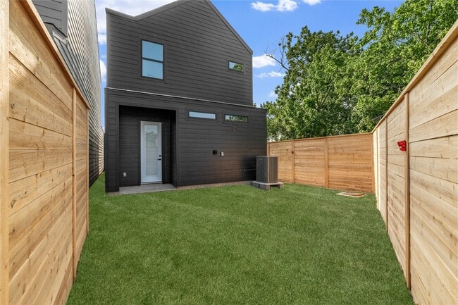 Building Photo - 4110 Cortlandt St