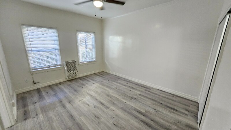 Building Photo - 1185 E Vernon Ave