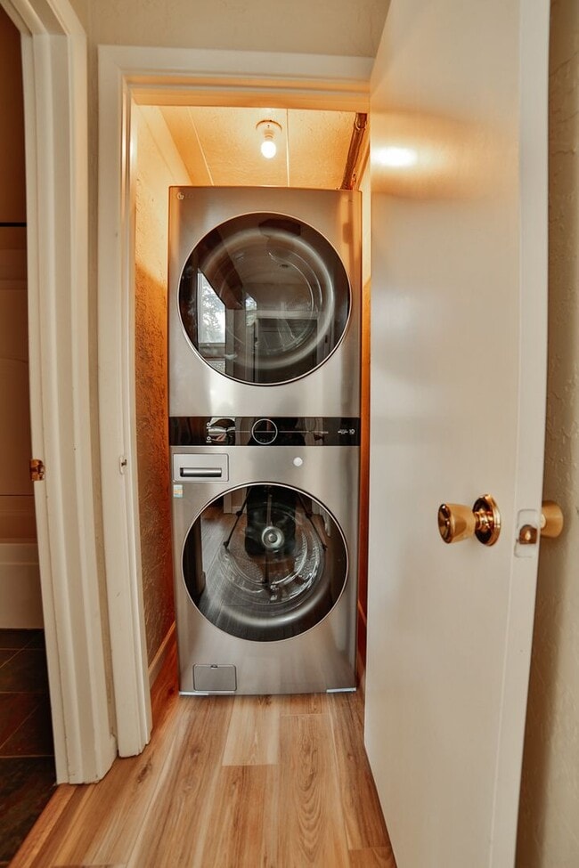 Building Photo - Cabin on Peak 7! 2bed plus loft!  Hot tub!