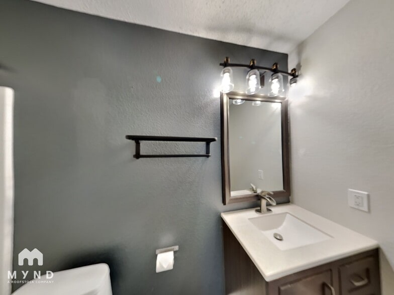 Building Photo - 5455 San Patricio Dr