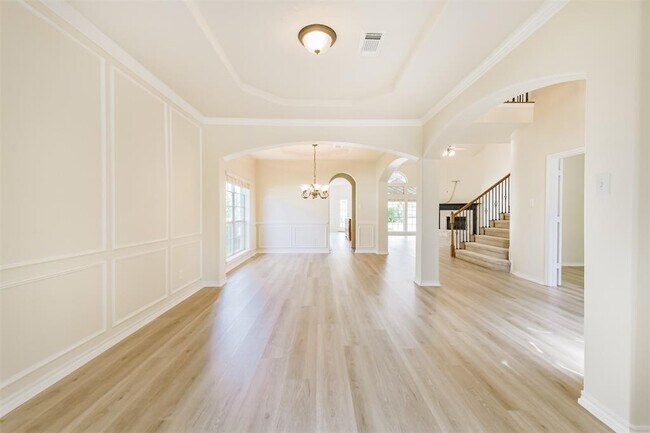Building Photo - 11918 Mariposa Canyon Dr