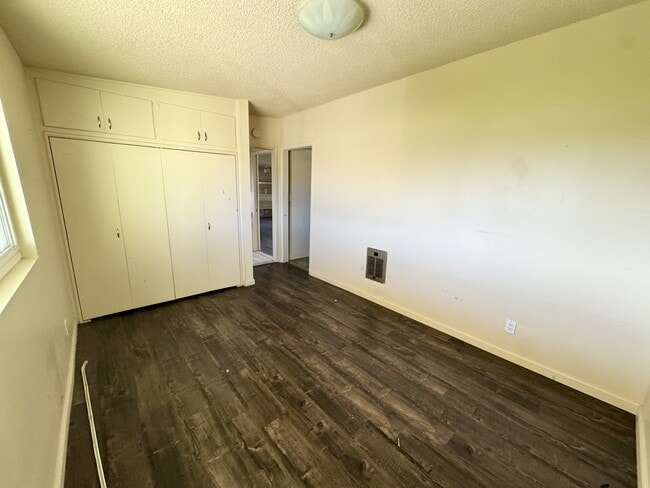 Building Photo - 8740 Catalpa Ave