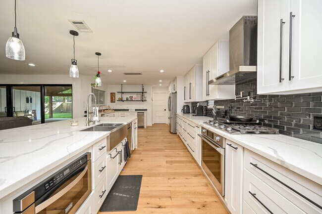 Building Photo - 25602 Yellow Pine Ln