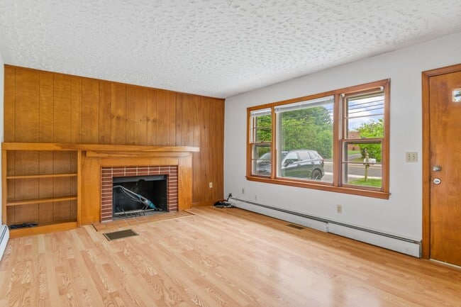 Building Photo - 1313 Giles Rd