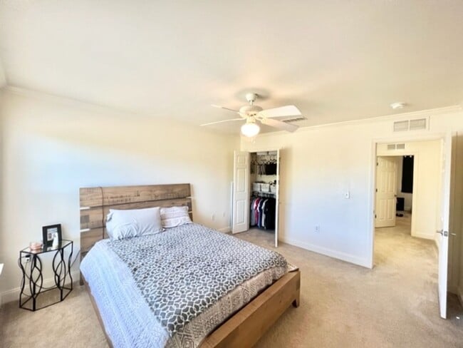 Building Photo - 703 Majestic Dr