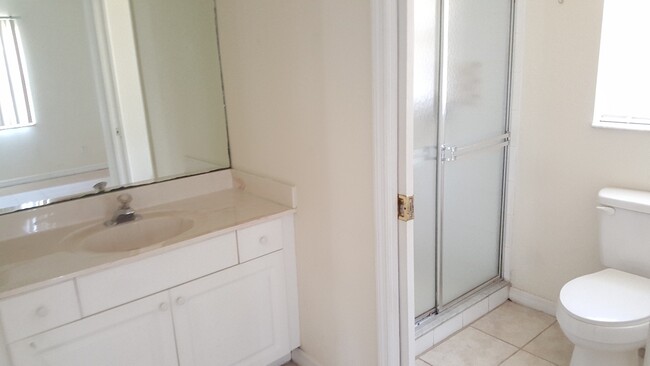 Building Photo - Affordable 3 bedroom 2 bath 1 car garage d...