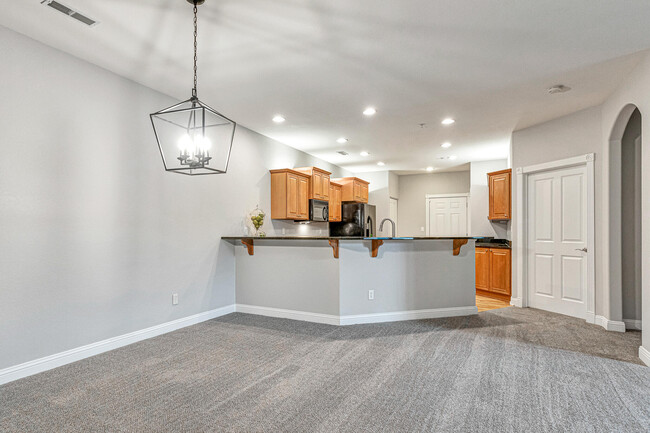 Building Photo - 4666 Sagewood Cir