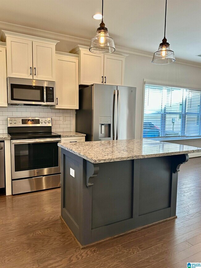 Building Photo - 2090 Springfield Dr