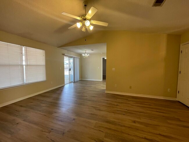 Building Photo - 240 Westview Dr