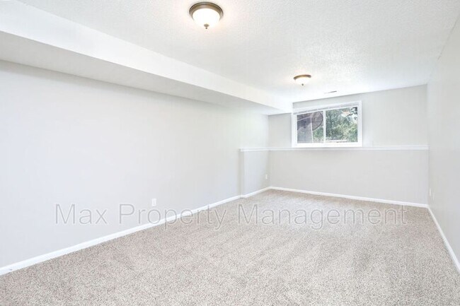 Building Photo - 505 E McKinley Ave