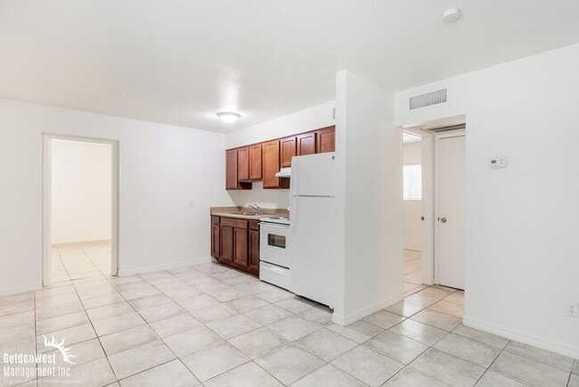 Primary Photo - Single Level Spacious 2Bdm 1Ba Apartment i...