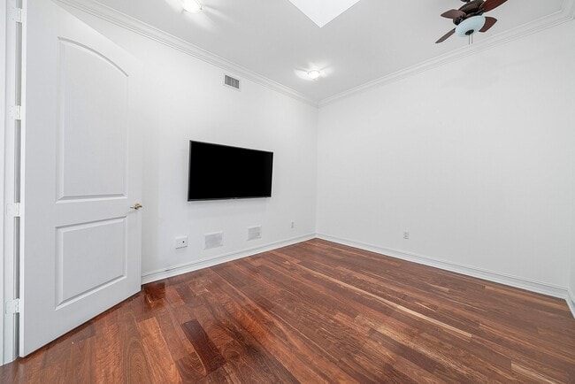 Building Photo - 550 SE Mizner Blvd