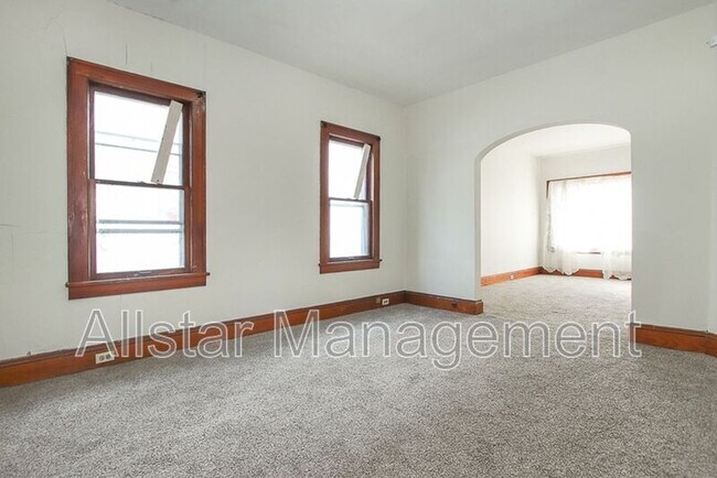 Building Photo - 1101 E 66th St