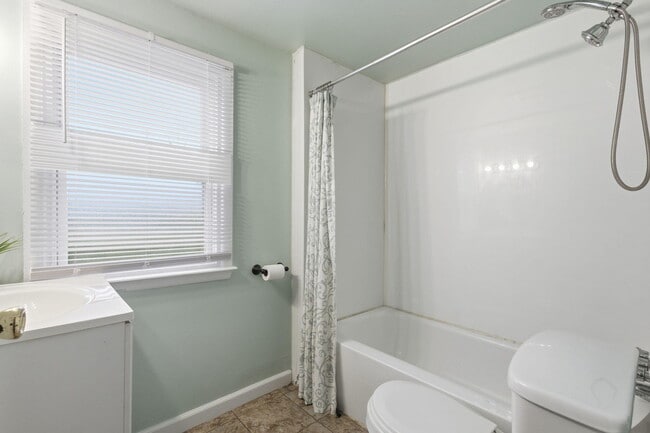 Building Photo - 314 W Muir Ave