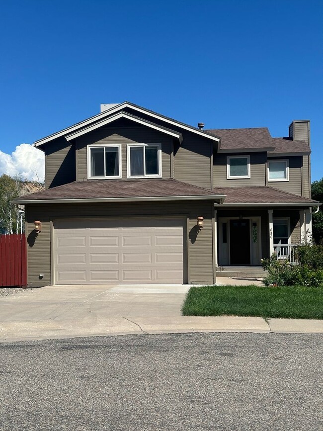 Building Photo - 3 bed 2.5 bath in Single Family Home in Ne...