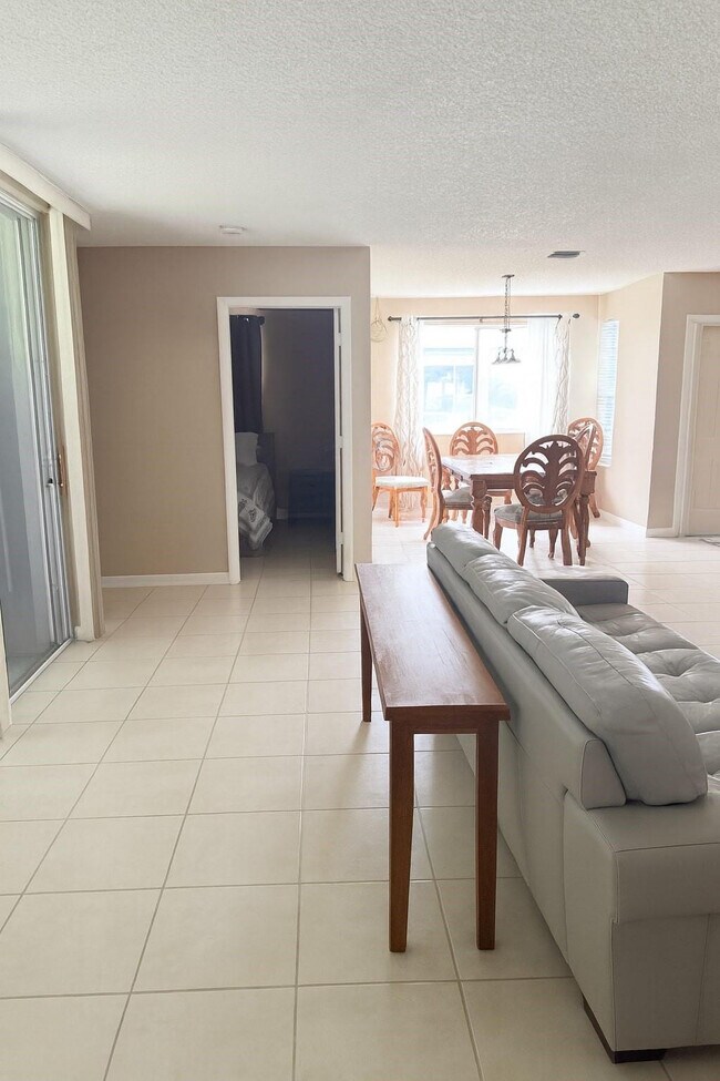 Building Photo - 9778 Nickels Blvd