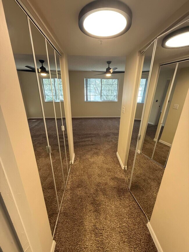 Building Photo - 1100 Crestwood Ct S