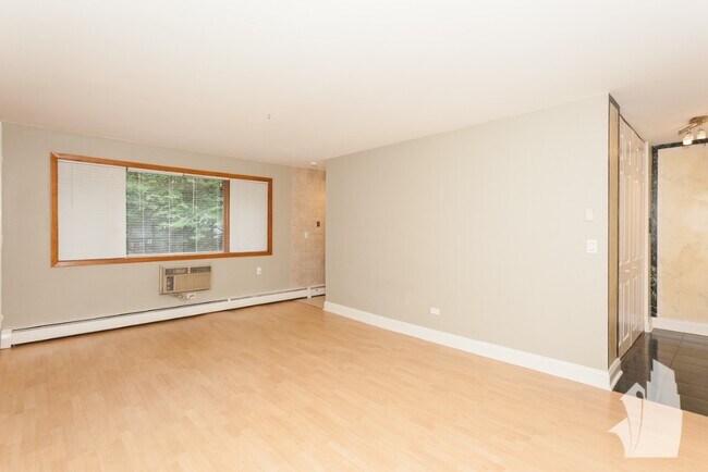 Building Photo - 426 W Barry Ave