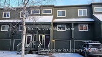 Building Photo - Two Bedroom Townhome with Gorgeous View