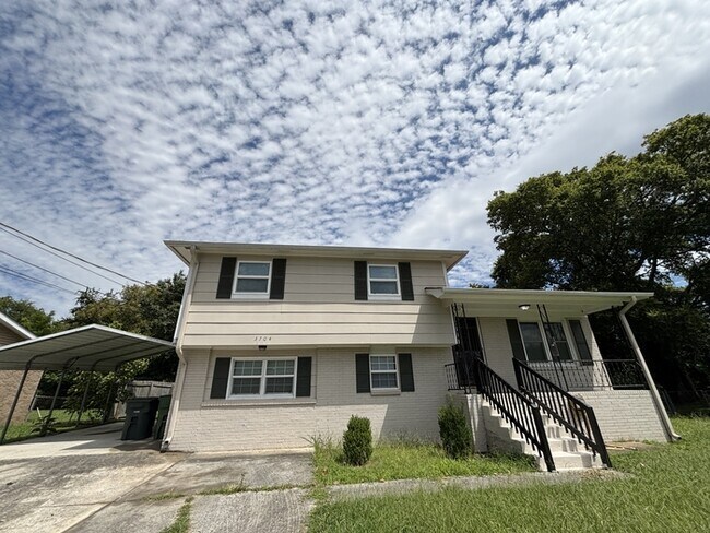 Primary Photo - 3704 Timbercrest Dr NW