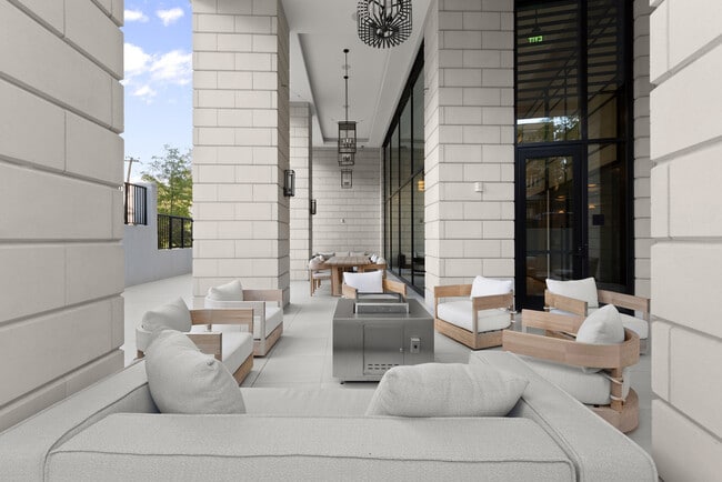 Building Photo - 2425 Peachtree Rd NE