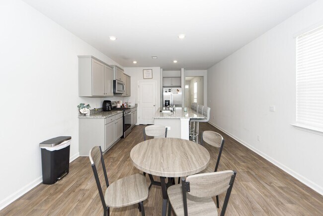 Building Photo - 3 Bedroom 2 Bath Home in Cane Bay Plantation - Summerville