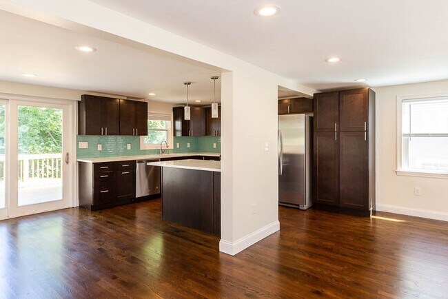 Building Photo - 77 Rock Glen Rd