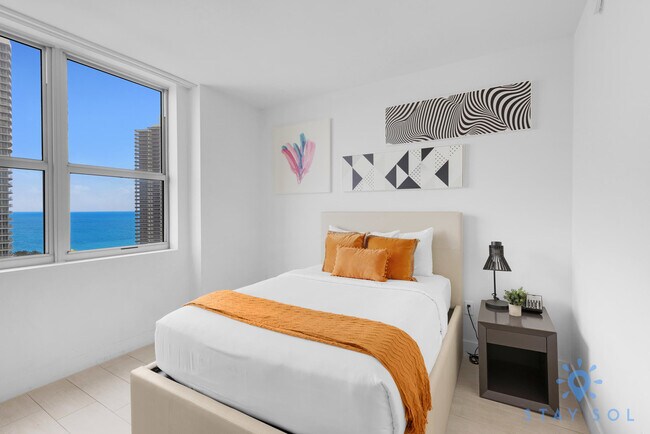 Building Photo - 4010 S Ocean Dr