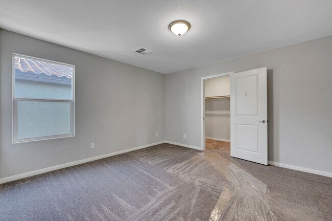 Building Photo - Gated community Located within the Valley Vista Master Plan. 4 Bed 3 Bath features and Open and i...