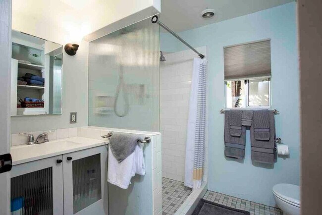 Building Photo - 3270 Cedar St