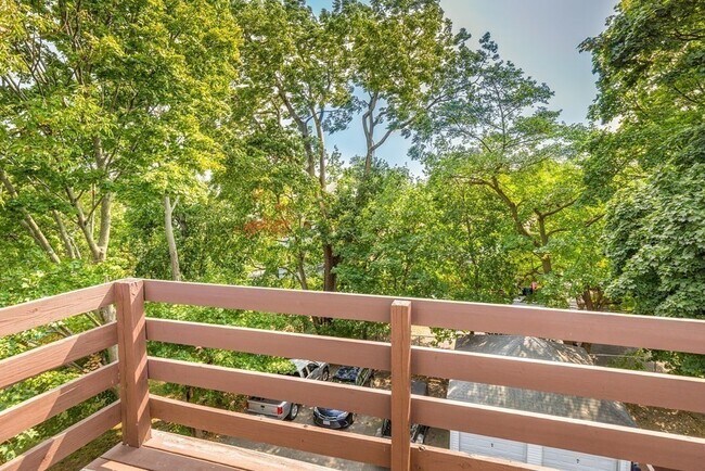 Building Photo - 15 Beale St