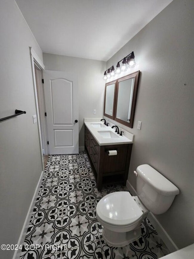 Building Photo - 6585 Beverly Hills Cir