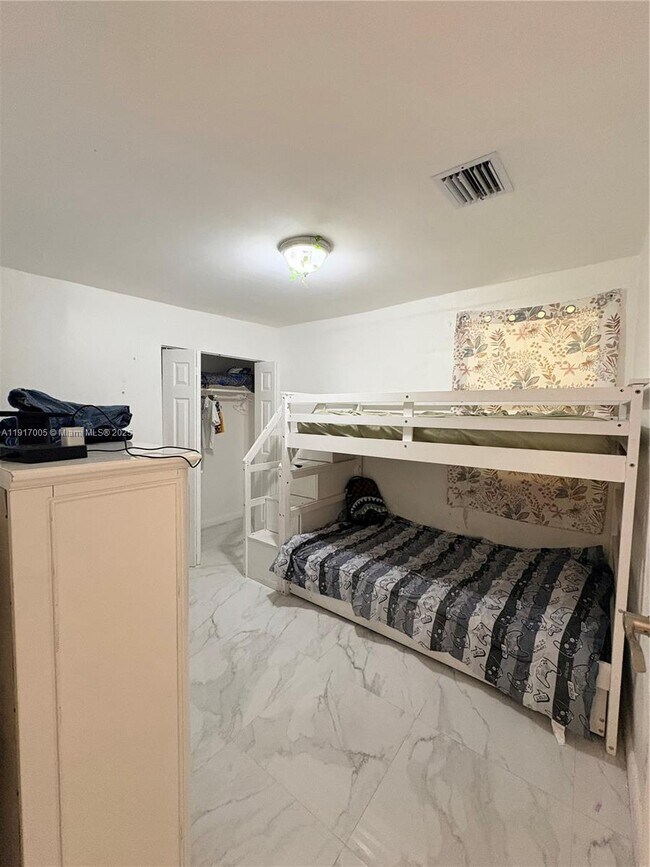 Building Photo - 1560 NW 25th Ave