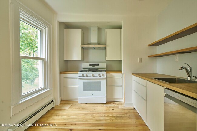 Building Photo - 35 Mill Hill Rd