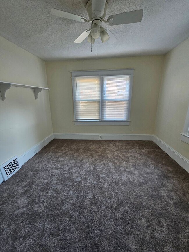 Building Photo - 1012 Holton Pl