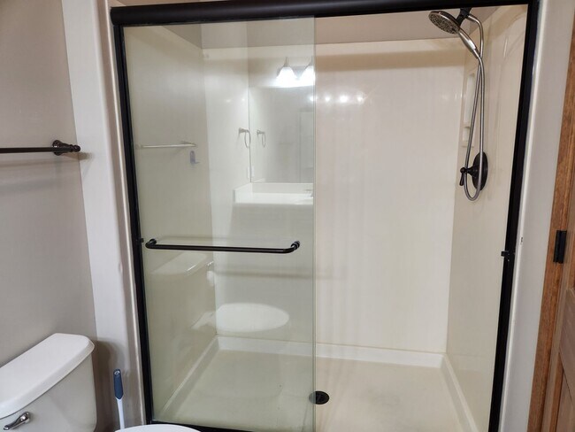 Building Photo - Bison Cove B6 - 2 Bed / 2 Bath Available