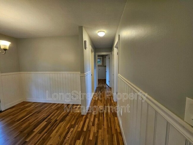 Building Photo - 11870 SW Park Way