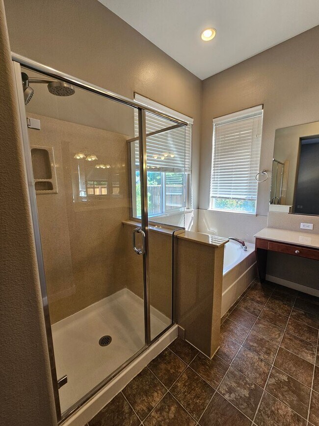 Building Photo - Gorgeous 4 Bedroom on Kiley Ranch