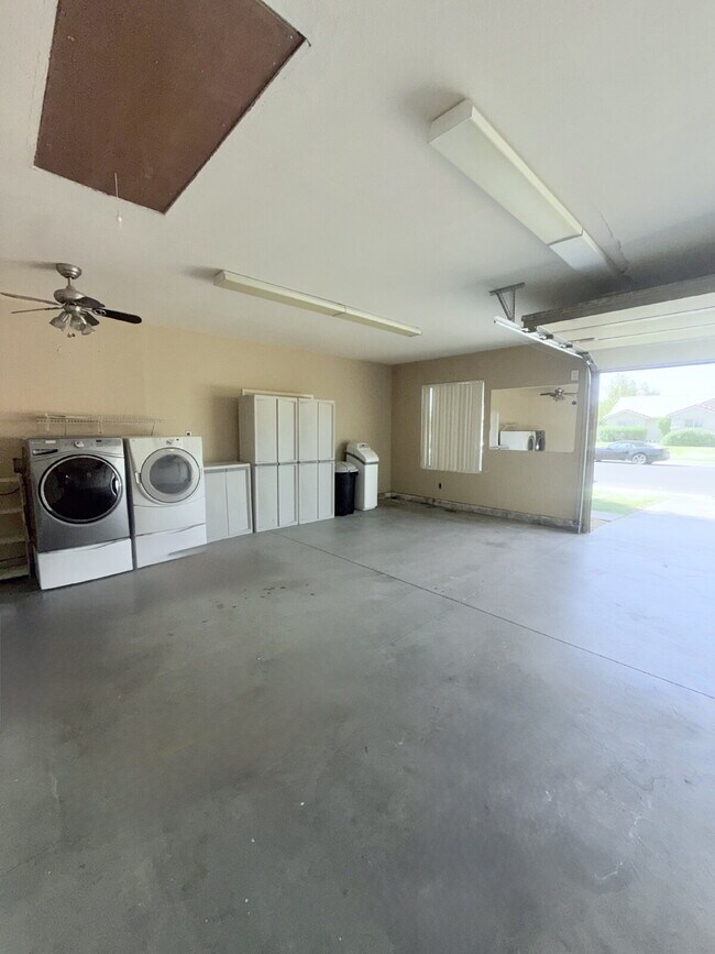 Building Photo - 3-Bedroom Home, Large backyard $500 Discount to move-in costs by Sep 15th!
