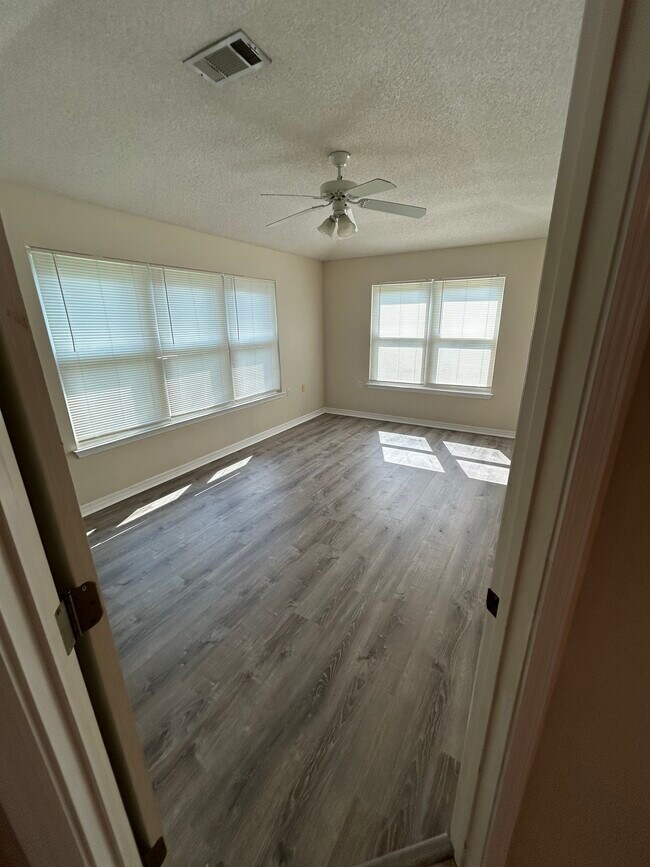 Master Bedroom - 1311 Jasper St