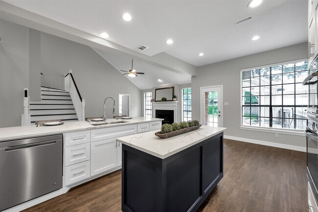 Building Photo - 55 E Amberglow Cir