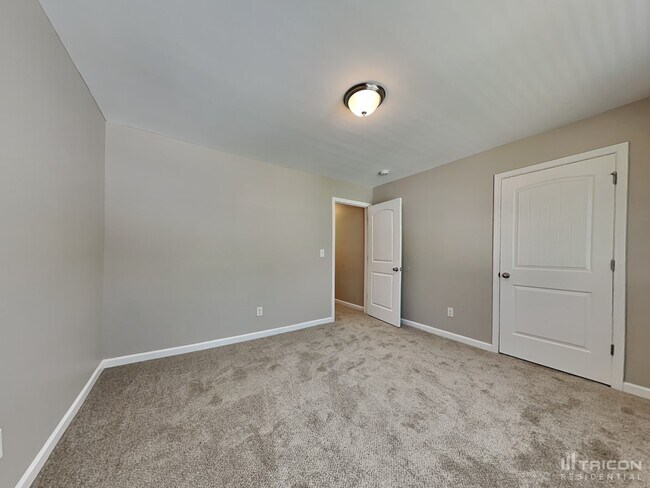 Building Photo - 307 Heritage Club Cir