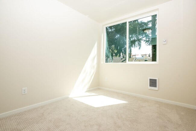 Building Photo - NEW CONSTRUCTION- MOVE- IN READY