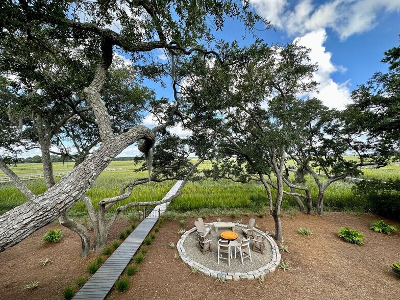 Building Photo - 2420 Seabrook Island Rd