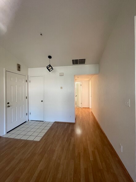 Building Photo - 1026 San Luis Cir